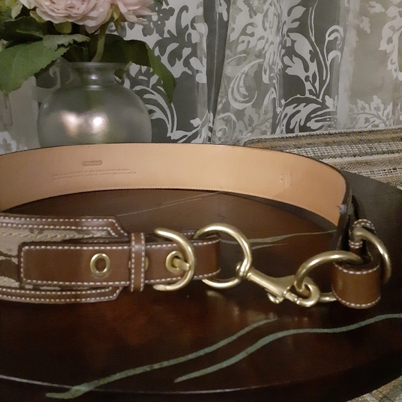 Authentic Coach adjustable hook belt - Picture 4 of 7